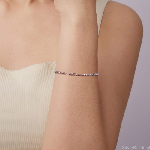 Bransoletka ze srebra 925 w stylu casual i eleganckim.