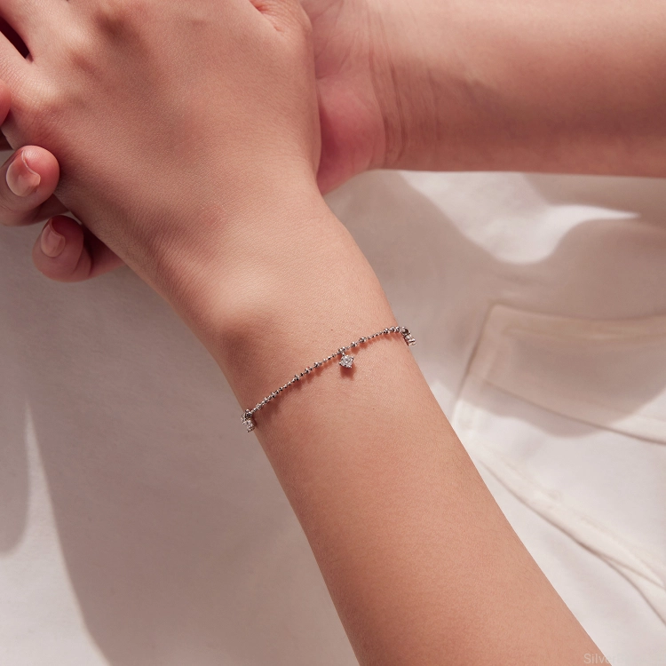 bransoletka-damska-z-kamieniami-moissanite