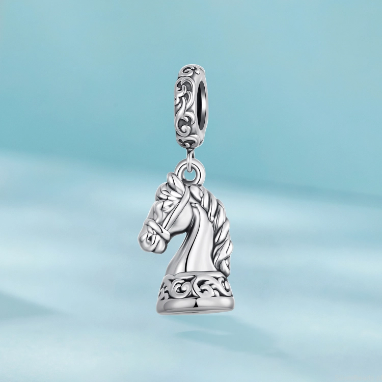 charms-figura-szachowa-kon-elegancki-dodatek.jpg