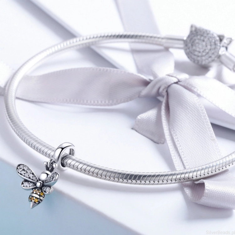 charms-pszczola-motyw-natury.jpg