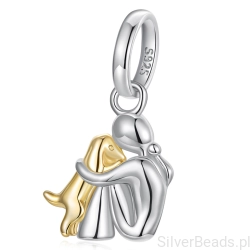 Srebrna zawieszka dziewczynka przytulająca pieska przyjaźń