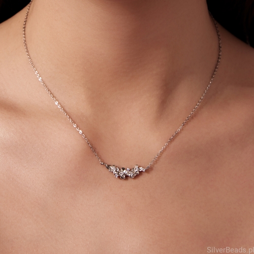 naszyjnik-subtelny-kwiatowy-wzor.jpg