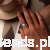 Naturalny pierścionek przy filiżance kawy.png