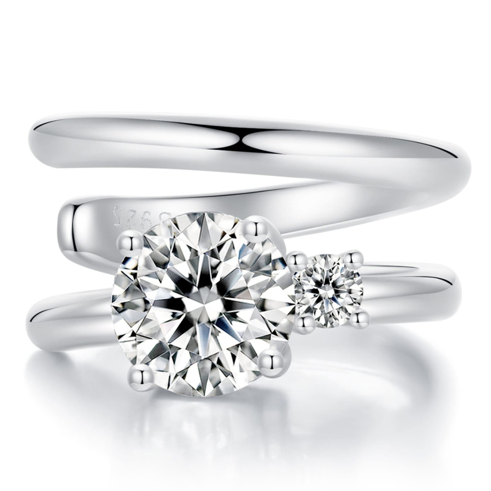 Srebrna nausznica z dwoma Moissanitami 0,5 ct 0,03 ct idealny prezent
